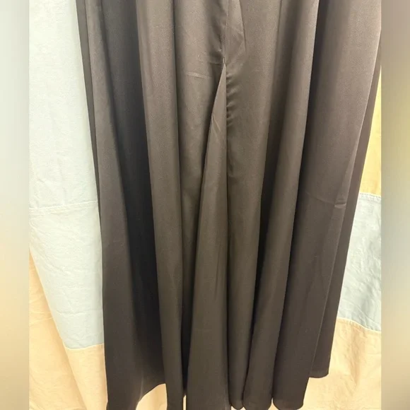 Fame and Partners Black Gown - Picture 9 of 9